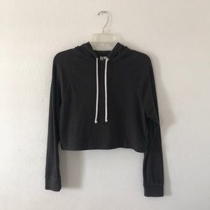 gray cropped H&M sweatshirt